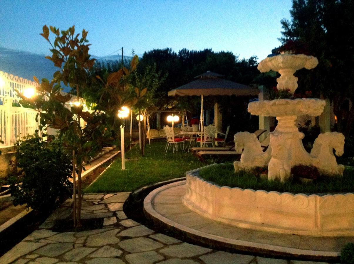 Villa Fofo - Beautiful Sea Front Villa With 650M2 Garden Nea Kallikrateia Extérieur photo