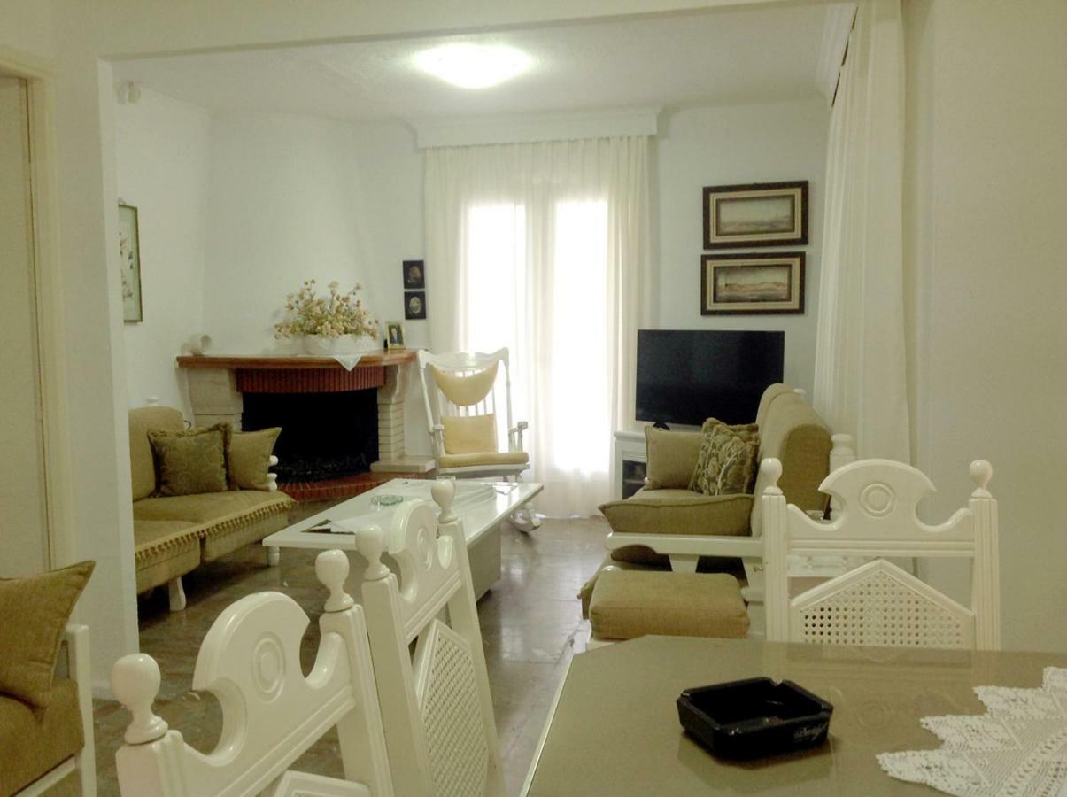 Villa Fofo - Beautiful Sea Front Villa With 650M2 Garden Nea Kallikrateia Extérieur photo