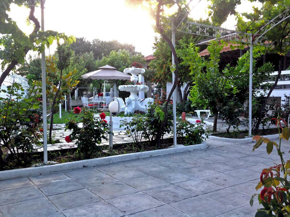 Villa Fofo - Beautiful Sea Front Villa With 650M2 Garden Nea Kallikrateia Extérieur photo