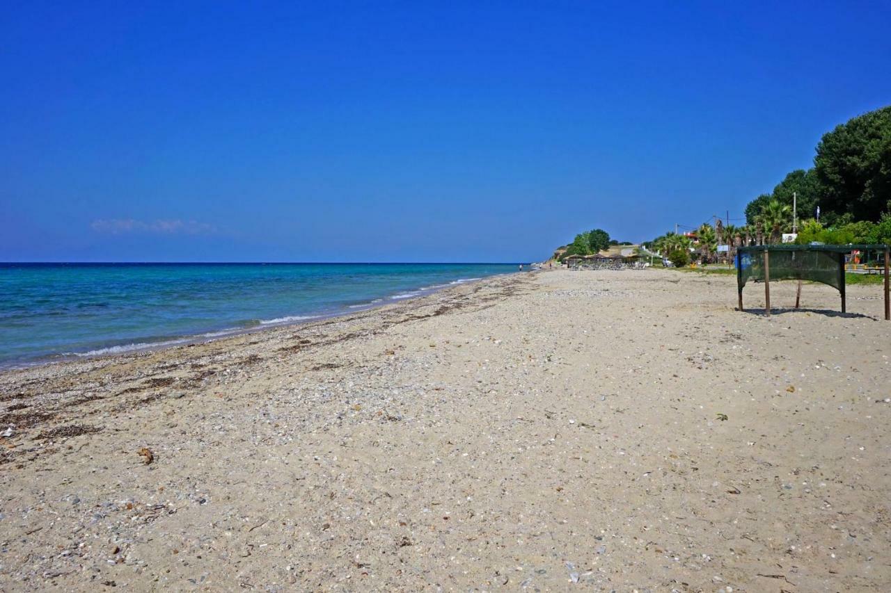 Villa Fofo - Beautiful Sea Front Villa With 650M2 Garden Nea Kallikrateia Extérieur photo